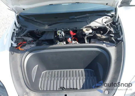 2022 Tesla Model Y Performance Dual Motor All-Wheel Drive z USA, uszkodzony, nr VIN 7SAYGDEF9NF400265